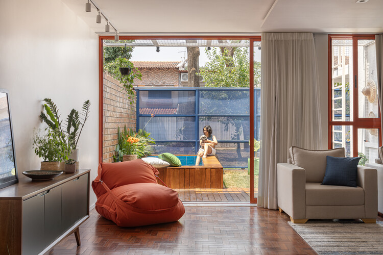 Casa FP / Estúdio Cacau - Fotografía de interiores, salón, sillón, madera, sillas