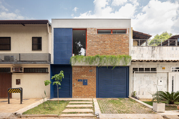 Casa FP / Estúdio Cacau - fotografía exterior, puerta