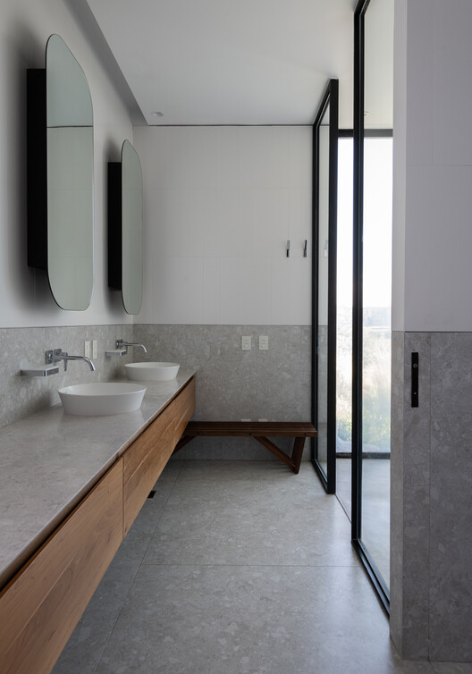 Casa La Providencia / MMCV Casa La Providencia / MMCV - Fotografía interior, Baño, Tarjas, Vidrio, Concreto