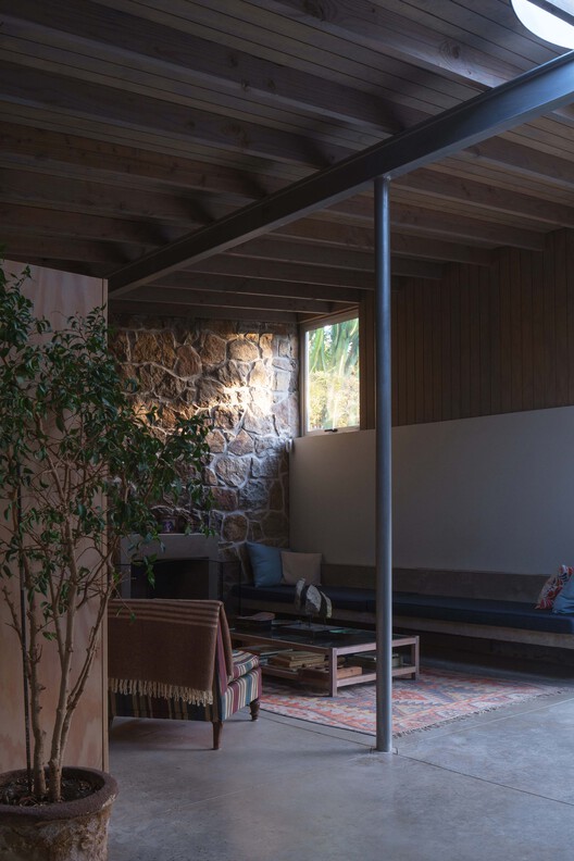 Casa CONCON / OSVALDO LARRAIN - Fotografía interior, madera, fijación del rayo, concreto