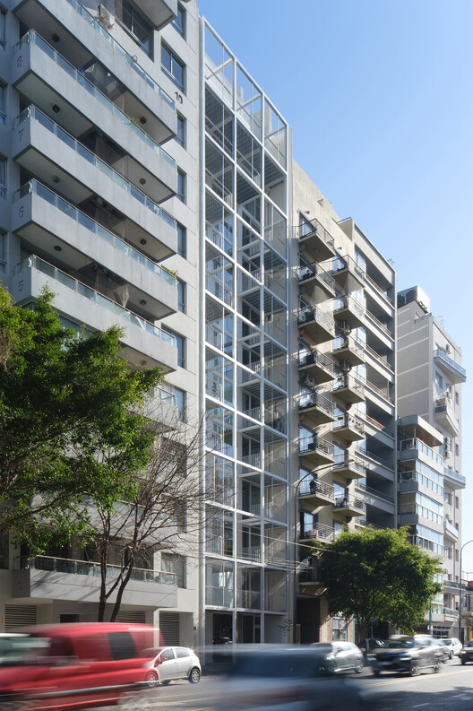 2636 conjuntos de edificios de viviendas colectivas / A3 Luppi Ugalde Invierno - Fotografía exterior, Balcón