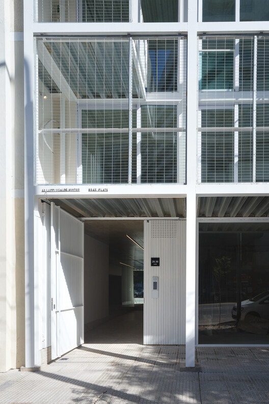 2636 conjuntos de edificios de alojamiento colectivo / A3 Luppi Ugalde Invierno - Fotografía interior, vidrio, concreto