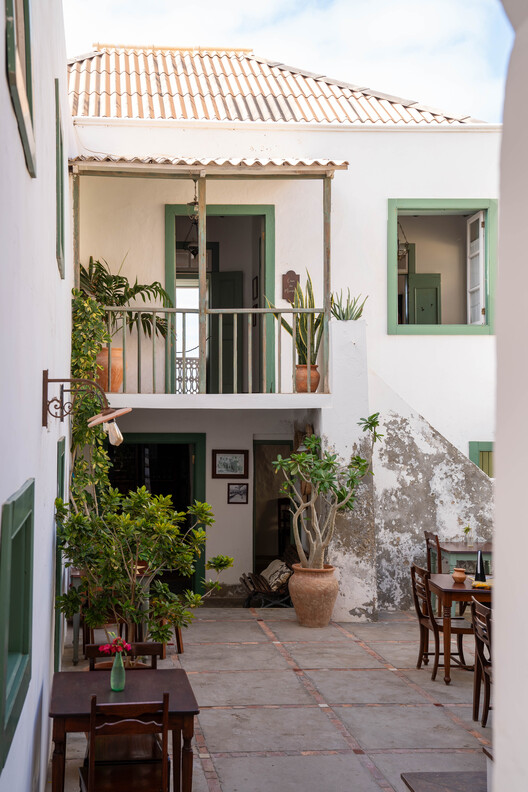 Casa Sodade / estudio treze. - Fotografía exterior, Puerta, Balcón, Patio interior