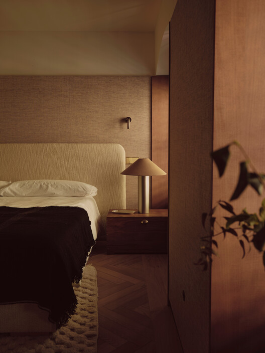 Reforma Integral de Vivienda en Salamanca, Madrid / Pulso Arquitectos - Fotografía de Interiores, Dormitorio, Madera, Camas, Iluminación