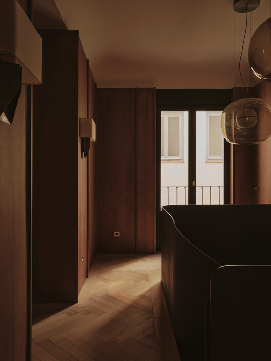 Reforma integral de vivienda en Salamanca, Madrid / Pulso Arquitectos - Fotografía interior, Madera, Iluminación
