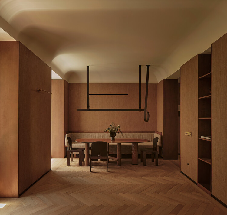 Reforma integral de vivienda en Salamanca, Madrid / Pulso Arquitectos - fotografía de interiores, madera, sillas