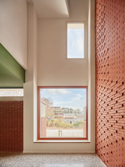 50 Viviendas sociales – DE PEUS A TERRA i el cap pels núvols / Miel Arquitectos + MARMOLBRAVO + MADhel 50 Viviendas sociales – DE PEUS A TERRA i el cap pels núvols / Miel Arquitectos + MARMOLBRAVO + MADhel - Fotografía interior, Ladrillo