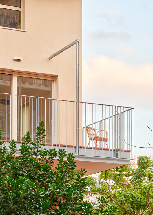 50 Visiones Sociales - pies en la tierra, a través de las nubes / mir aquitix + marmolbravo + madhel - fotografía exterior, barandas, barcoen