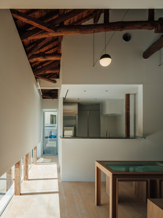 Casa Sa_Yu / FATHOM - Fotografía de interiores, madera, iluminación, vidrio, fijación de vigas