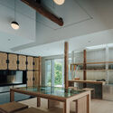 Casa Sa_Yu / FATHOM - fotografía de interiores, cocina, madera, iluminación, vidrio, sillas