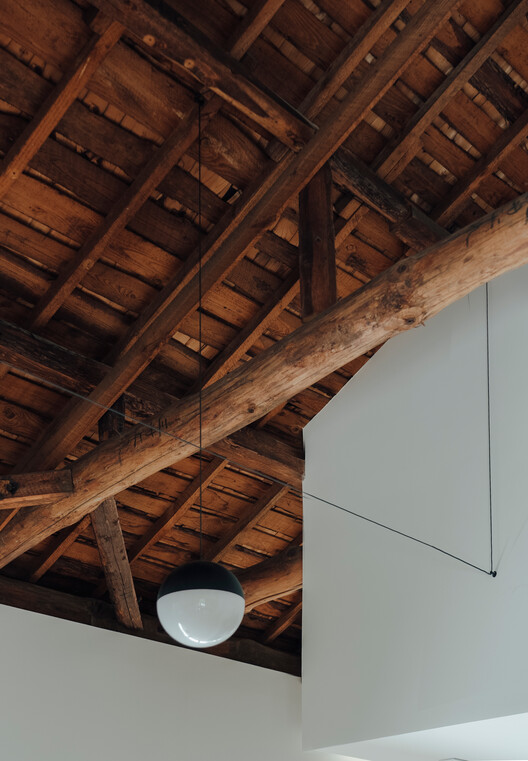 Casa Sa_Yu / FATHOM - Fotografía interior, Madera, Fijación Vigas