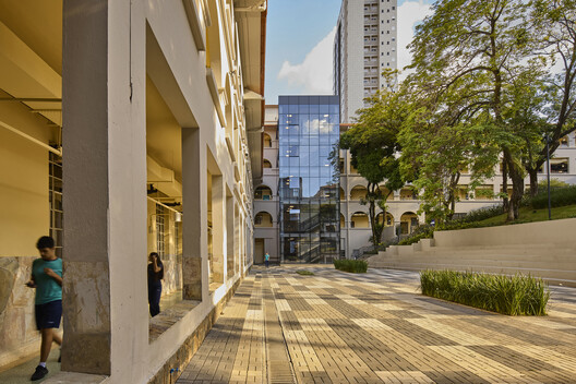 Colégio Bernoulli Cidade Jardim / BCMF Arquitetos - Fotografia de Exterior