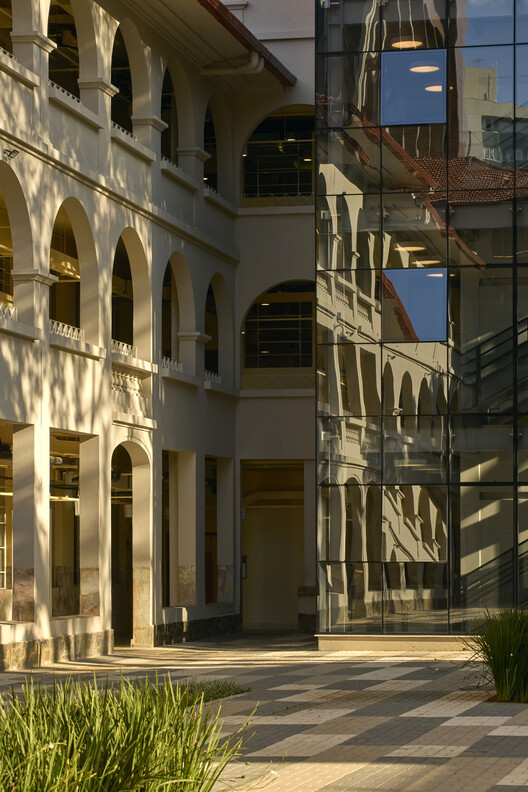 Colégio Bernoulli Cidade Jardim / BCMF Arquitetos - Imagem 12 de 39