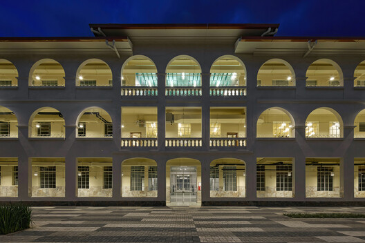 Colégio Bernoulli Cidade Jardim / BCMF Arquitetos - Imagem 25 de 39
