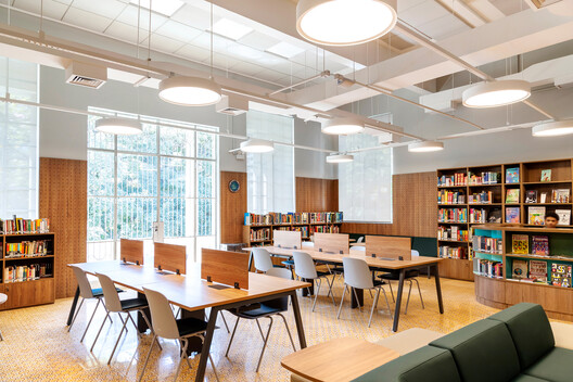 Colégio Bernoulli Cidade Jardim / BCMF Arquitetos - Fotografia de Interiores, Sala de Jantar, Prateleira, Cadeira