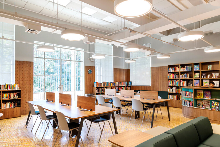 Colégio Bernoulli Cidade Jardim / BCMF Arquitetos - Fotografia de Interiores, Sala de Jantar, Prateleira, Cadeira