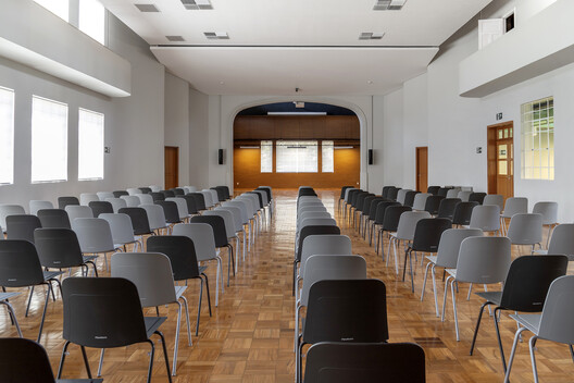 Colégio Bernoulli Cidade Jardim / BCMF Arquitetos - Fotografia de Interiores, Sala de Jantar, Cadeira, Iluminação