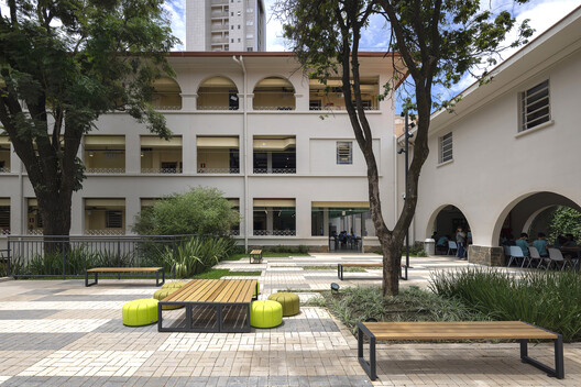 Colégio Bernoulli Cidade Jardim / BCMF Arquitetos - Fotografia de Exterior, Aido