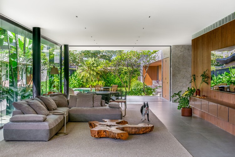 Jenga House / studio gm - fotografía de interiores, sala de estar, jardín, sillas, patio trasero