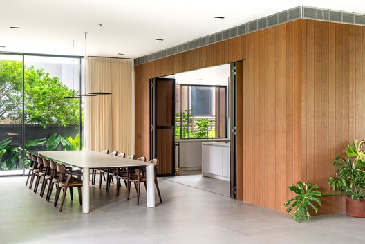 Casa Jenga / studio gm - Fotografía interior, Comedor, Madera, Mesas, Sillas, Puerta, Vidrio