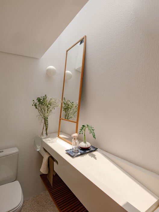 Casa MA / Rua 141 Arquitetura Casa MA / Rua 141 Arquitetura - Fotografia de Interiores, Banheiro, Iluminação, Pia, Bacia Sanitária