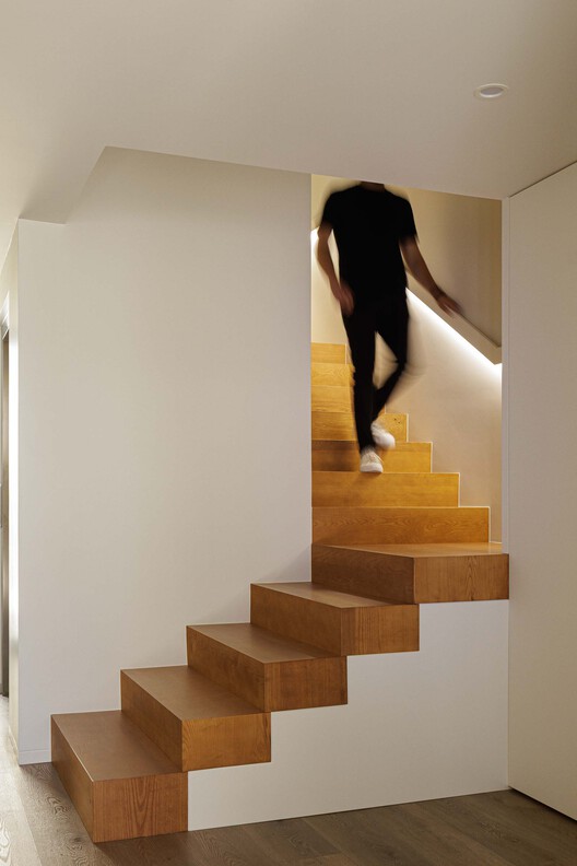 Reabilitação Poveira – Edifício FS11 / Urbanpolis – Construções e Empreendimentos, Lda - Fotografia de Interiores, Escada, Madeira, Corrimão