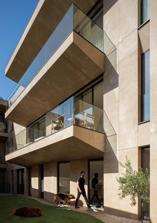 Reabilitação Poveira – Edifício FS11 / Urbanpolis – Construções e Empreendimentos, Lda - Fotografia de Exterior, Balcão