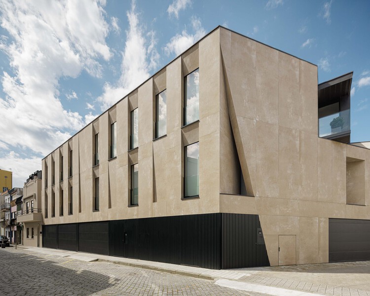 Reabilitação Poveira – Edifício FS11 / Urbanpolis – Construções e Empreendimentos, Lda - Fotografia de Exterior