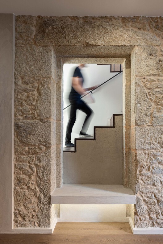 Reabilitação Poveira – Edifício FS11 / Urbanpolis – Construções e Empreendimentos, Lda - Fotografia de Interiores, Escada, Corrimão, Concreto