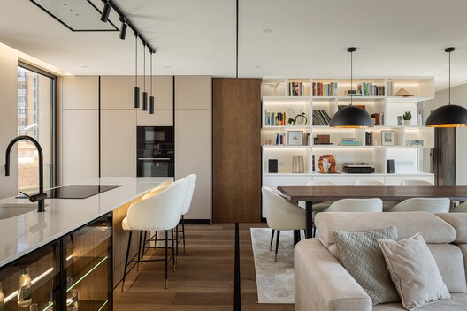 Reabilitação Poveira – Edifício FS11 / Urbanpolis – Construções e Empreendimentos, Lda - Fotografia de Interiores, Mesa, Madeira, Cadeira, Bancada, Iluminação