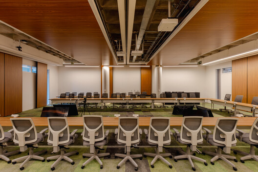 Federación Unimed / AT Arquitetura Federación Unimed / AT Arquitetura - Fotografía interior, Madera, Mesas, Sillas, Iluminación