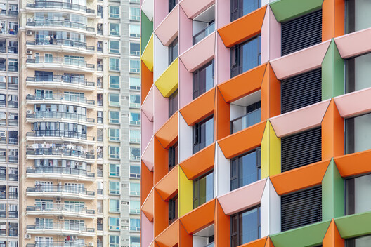 CarbonSpace: Designing with Carbon from the First Sketch - Image 3 of 24