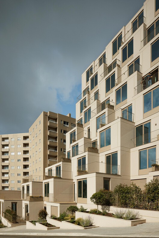 Edifício Residencial Macau Valley / Hori-zonte - Fotografia de Exterior, Balcão