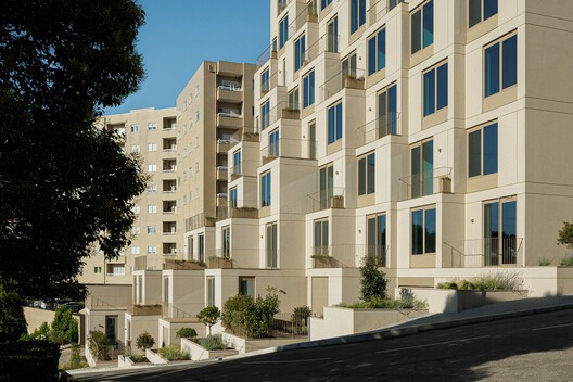 Edifício Residencial Macau Valley / Hori-zonte - Fotografia de Exterior, Balcão