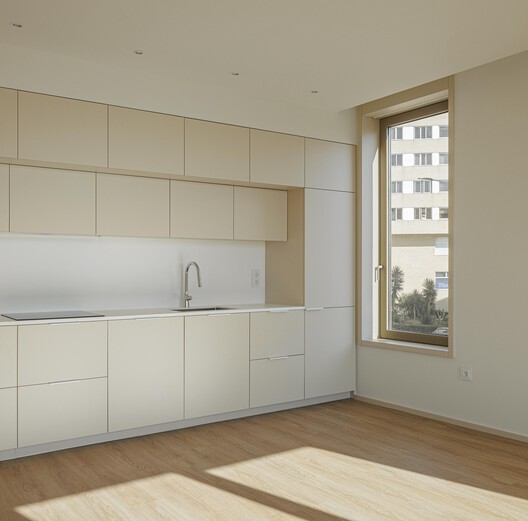 Edifício Residencial Macau Valley / Hori-zonte - Fotografia de Interiores, Cozinha, Bancada, Madeira, Vidro, Pia