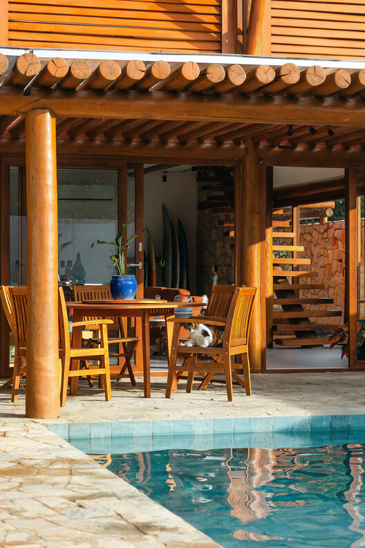 Casa TIBE / Bruno Tinoco Arquitetura - Fotografia de Interiores, Madeira, Cadeira, Viga, Balcão, Pátio