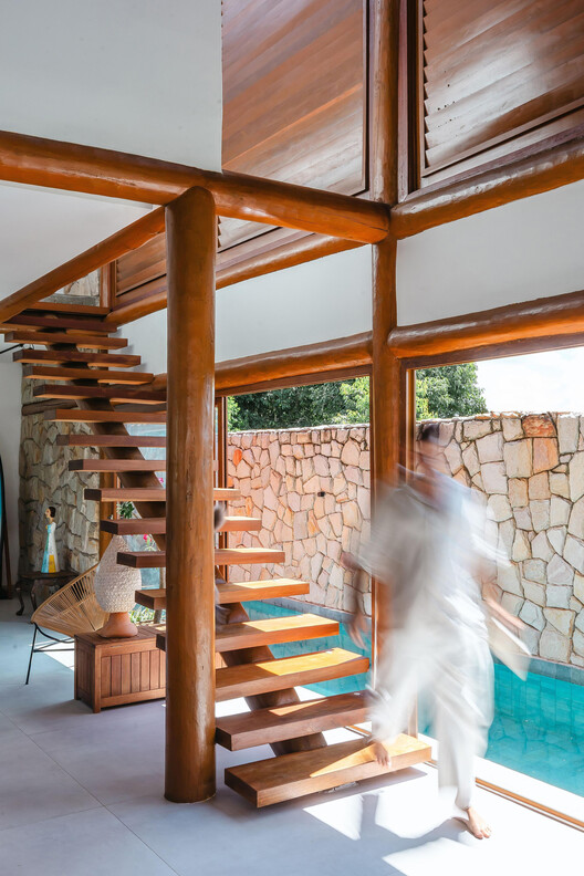 Casa TIBE / Bruno Tinoco Arquitetura - Fotografia de Interiores, Escada, Madeira, Viga