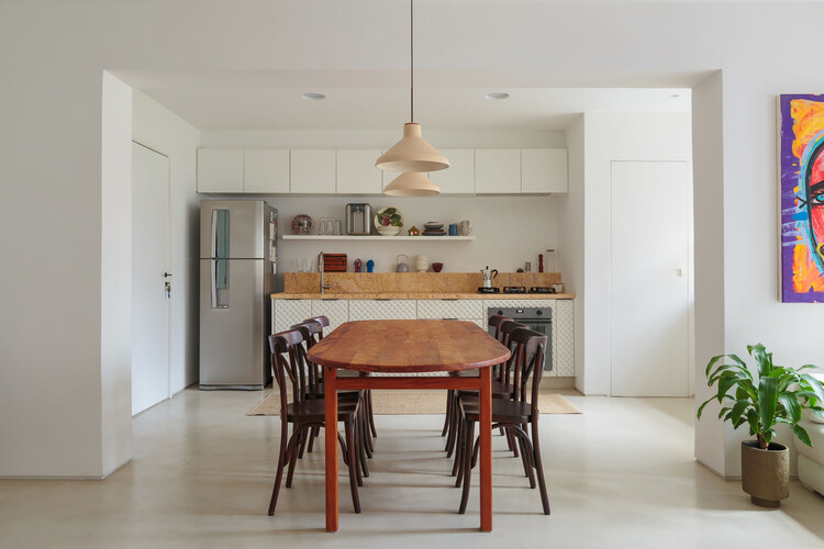 Apartamento RS / MZNO - Fotografia de Interiores, Sala de Jantar, Madeira, Mesa, Cadeira, Iluminação, Vidro