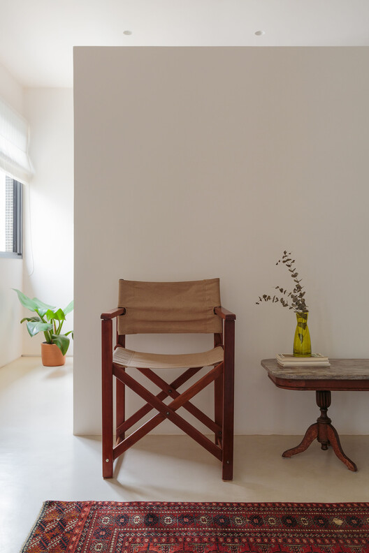 Apartamento RS / MZNO - Fotografia de Interiores, Madeira, Cadeira