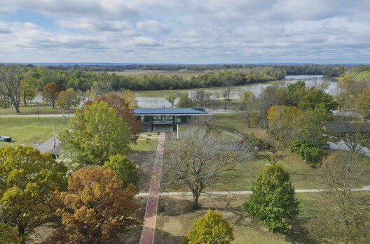 Guesthouses and Lessons in Generosity: Spaces of Hospitality in Rural America - Image 16 of 44