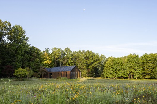 Guesthouses and Lessons in Generosity: Spaces of Hospitality in Rural America - Image 4 of 44