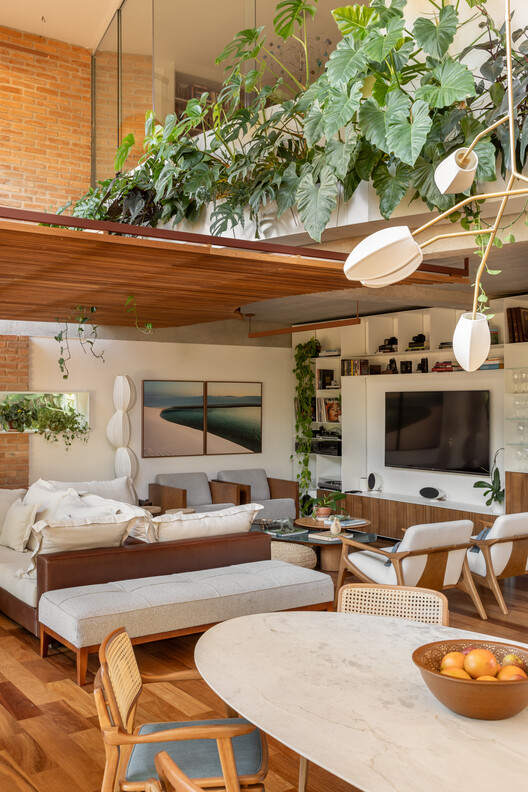 Casa Diógenes / DalArqui - Fotografia de Interiores, Sala de Estar, Madeira, Mesa, Iluminação, Sofá, Cadeira