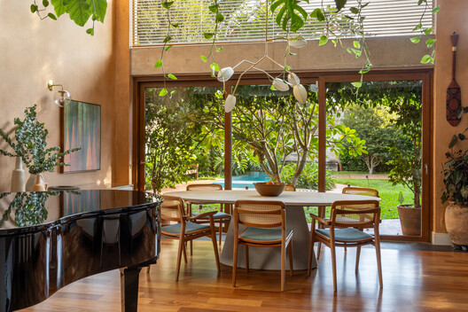 Casa Diógenes / DalArqui - Fotografia de Interiores, Sala de Jantar, Madeira, Cadeira, Mesa, Iluminação, Vidro