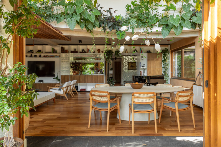 Casa Diógenes / DalArqui - fotografía de interiores, restaurante, madera, mesas, sillas, iluminación