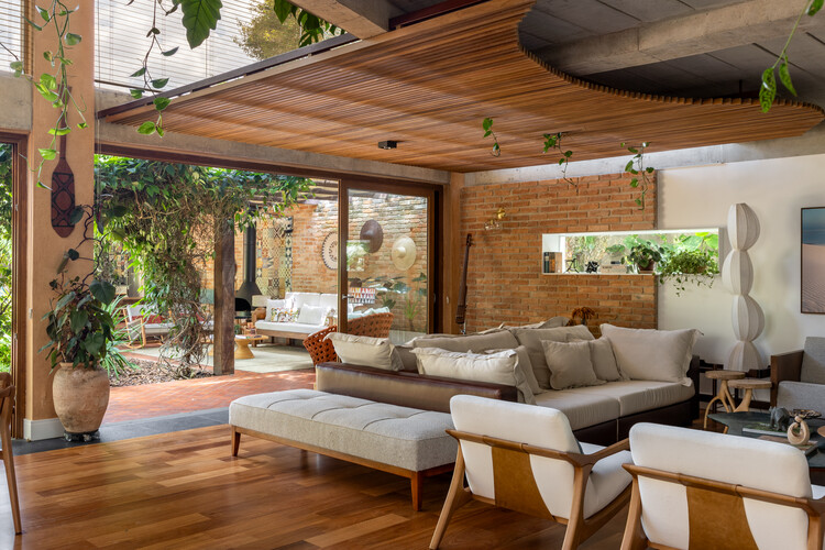 Casa Diógenes / DalArqui - fotografía de interiores, salón, madera, sillón, mesa, sillas