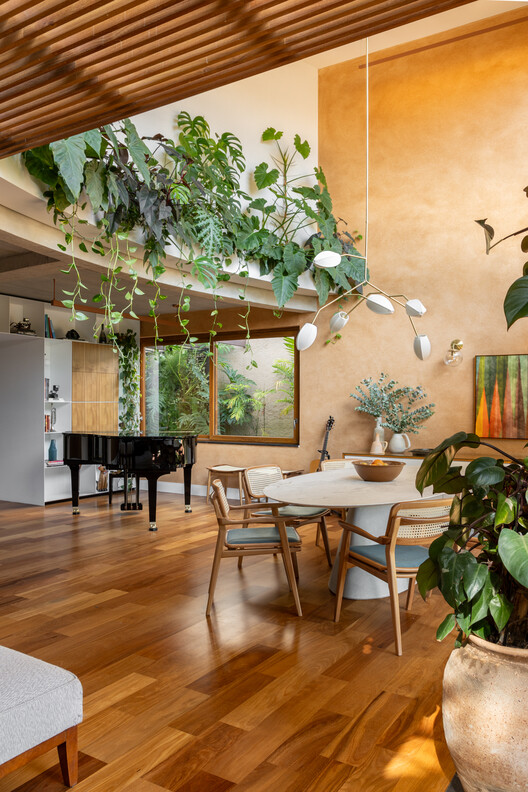 Casa Diógenes / DalArqui - fotografía de interiores, restaurante, madera, luces, sillas