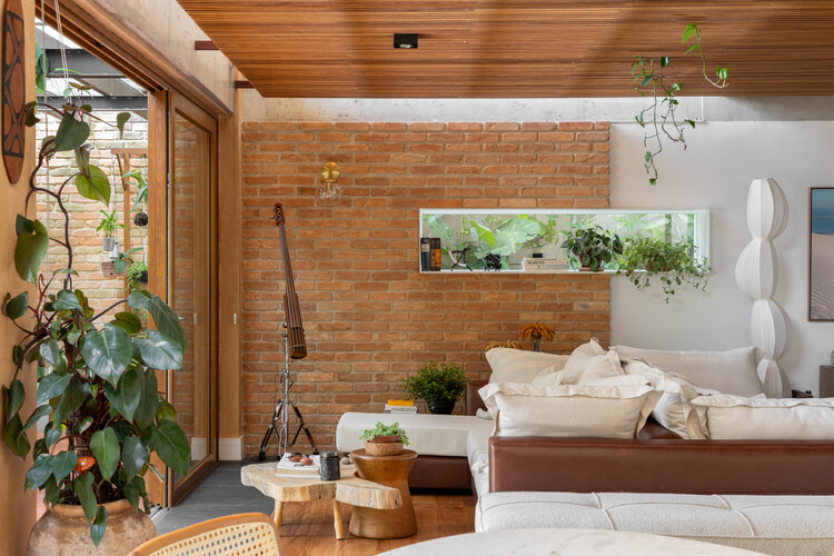 Casa Diógenes / DalArqui - fotografía de interiores, madera, luces, sillones, mesas, ladrillos, sillas