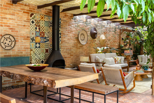 Casa Diógenes / DalArqui - Fotografia de Interiores, Madeira, Mesa, Cadeira, Tijolo