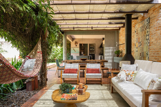 Casa Diógenes / DalArqui - Fotografia de Interiores, Sala de Estar, Madeira, Mesa, Cadeira, Pátio