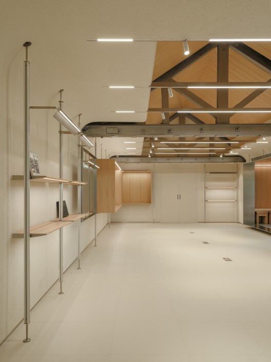 尼康上海直营店2.0 / 芝作室 - 室内图, 木头, 灯, 玻璃